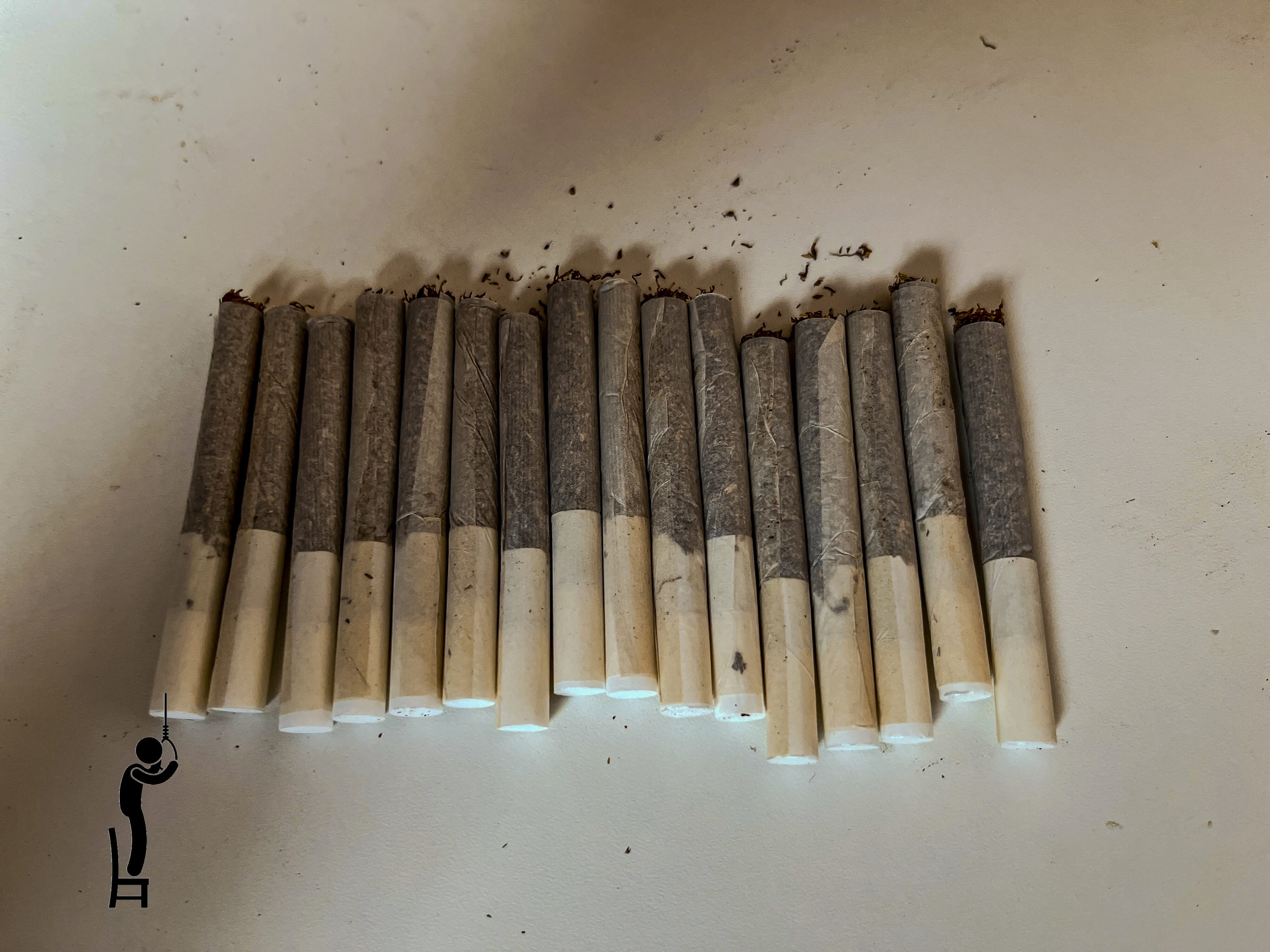 煙管で吸い残した煙草葉を手巻き煙草にします 煙管で吸い残した煙草葉を手巻き煙草にします