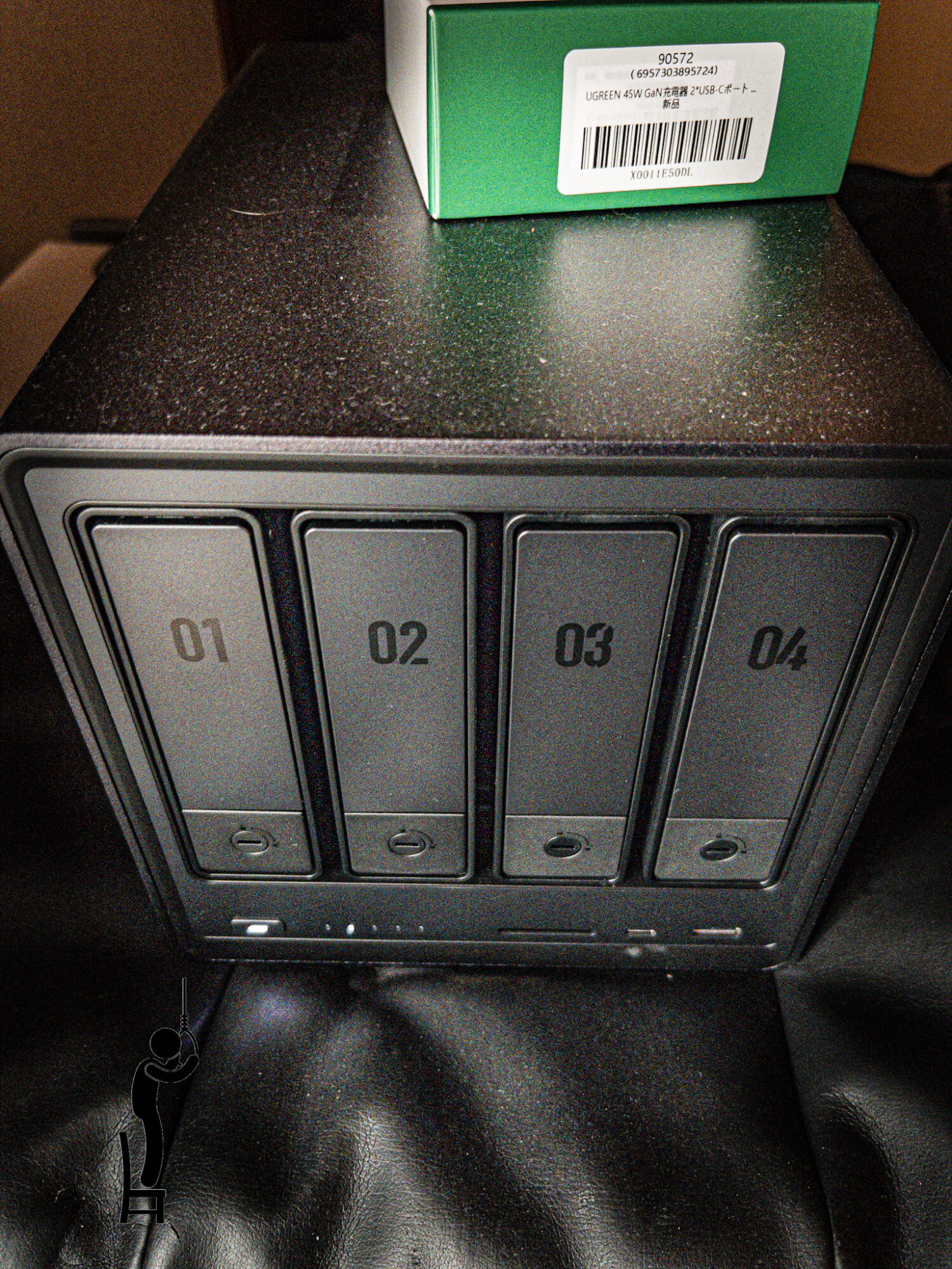 Nasに搭載したHDDがうるさかったので下に座布団を敷いたら許容範囲になりました