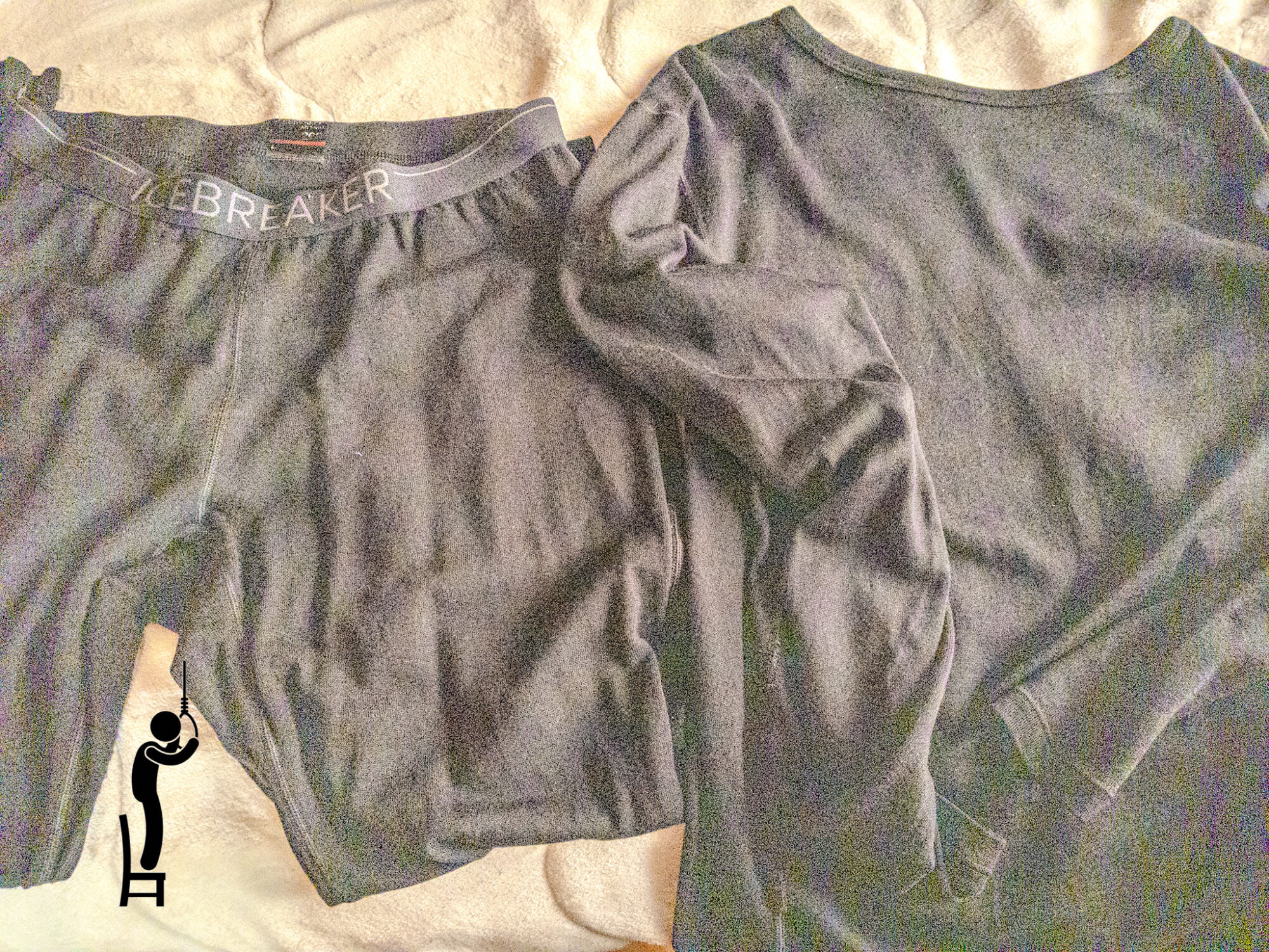 注文した電気毛布が届くまでメリノウールのシャツとレギンスで耐えます​