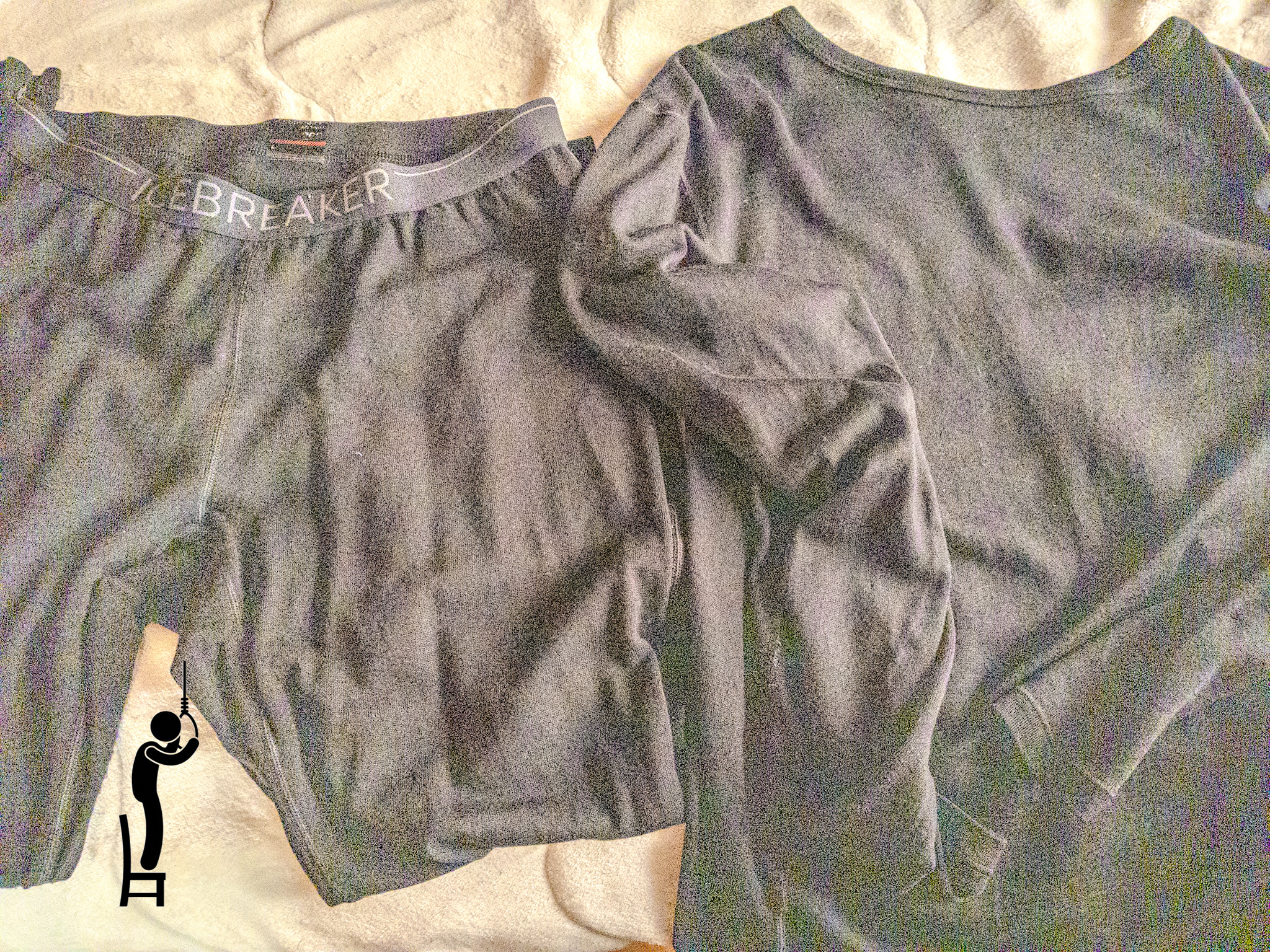 注文した電気毛布が届くまでメリノウールのシャツとレギンスで耐えます​