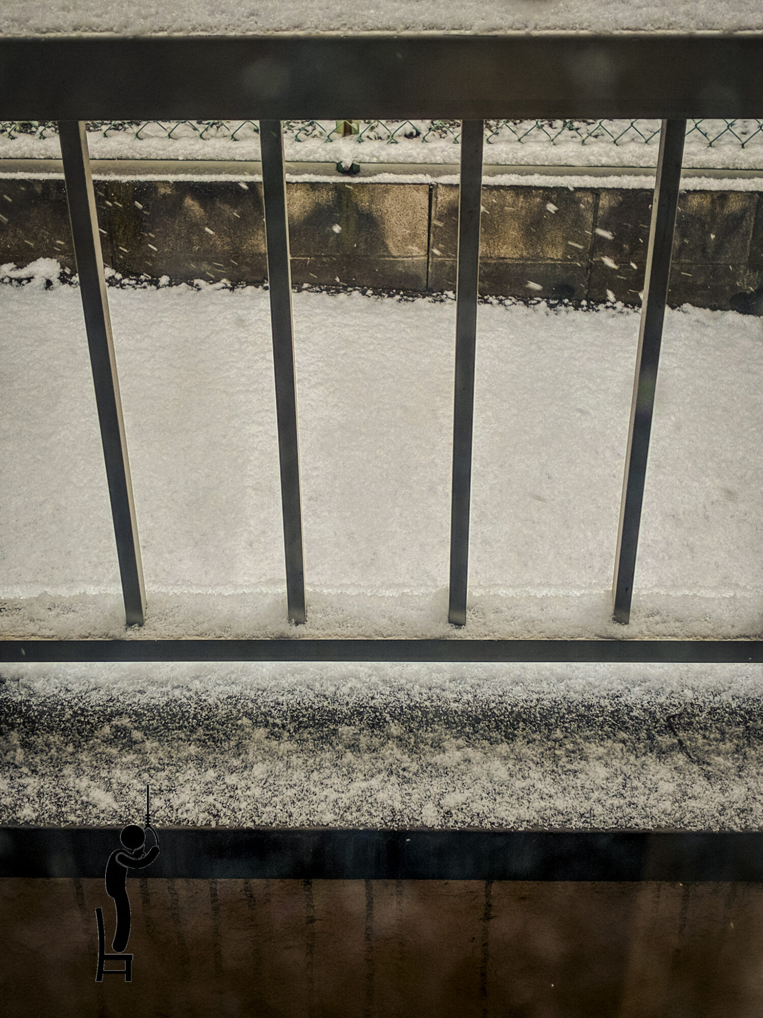 最高気温1℃で雪が降っていますが、電気毛布でポカポカです