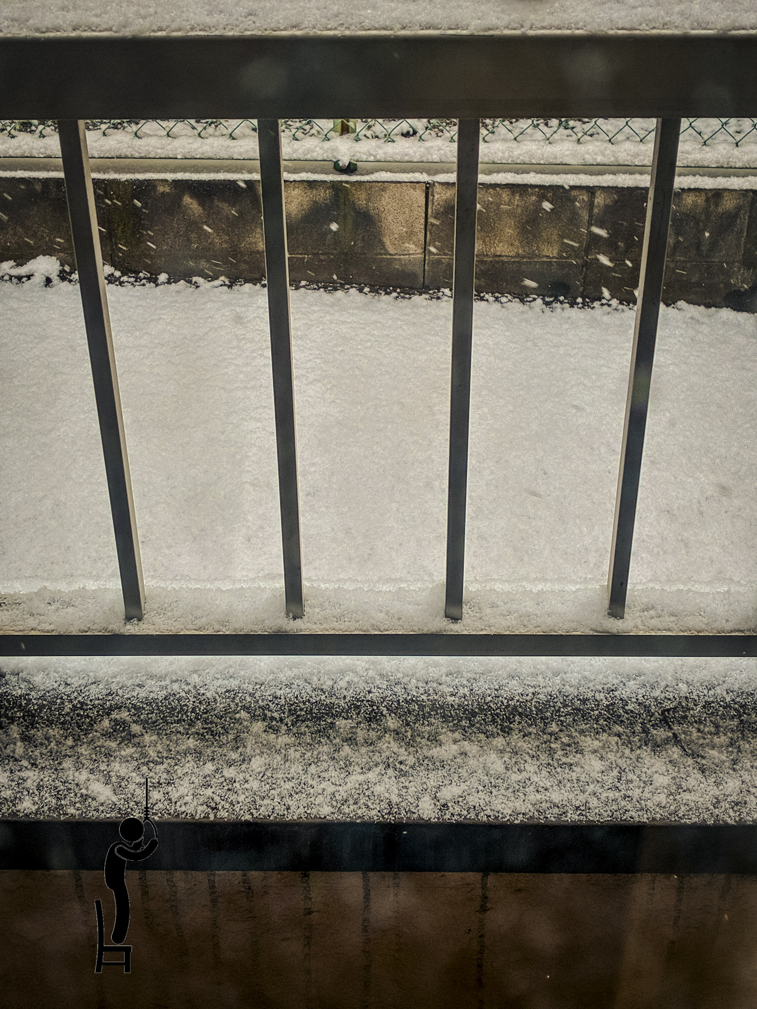 最高気温1℃で雪が降っていますが、電気毛布でポカポカです