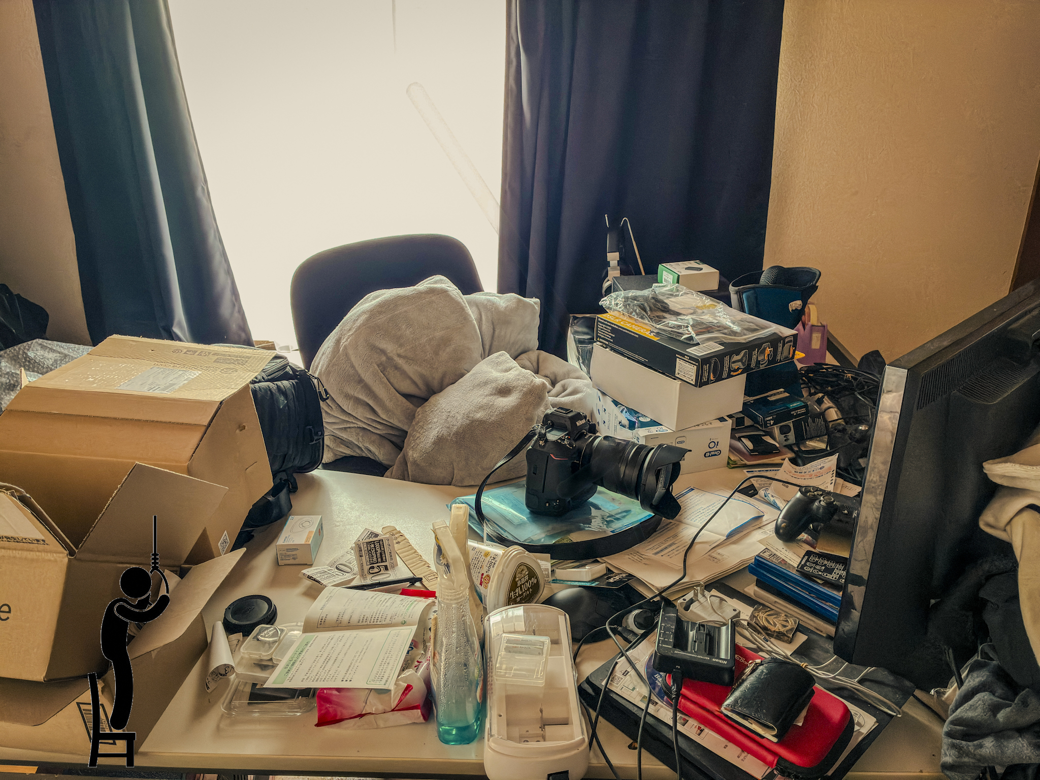 散らかったL字パソコンデスクの上を​軽く片付けました【2026年4月】